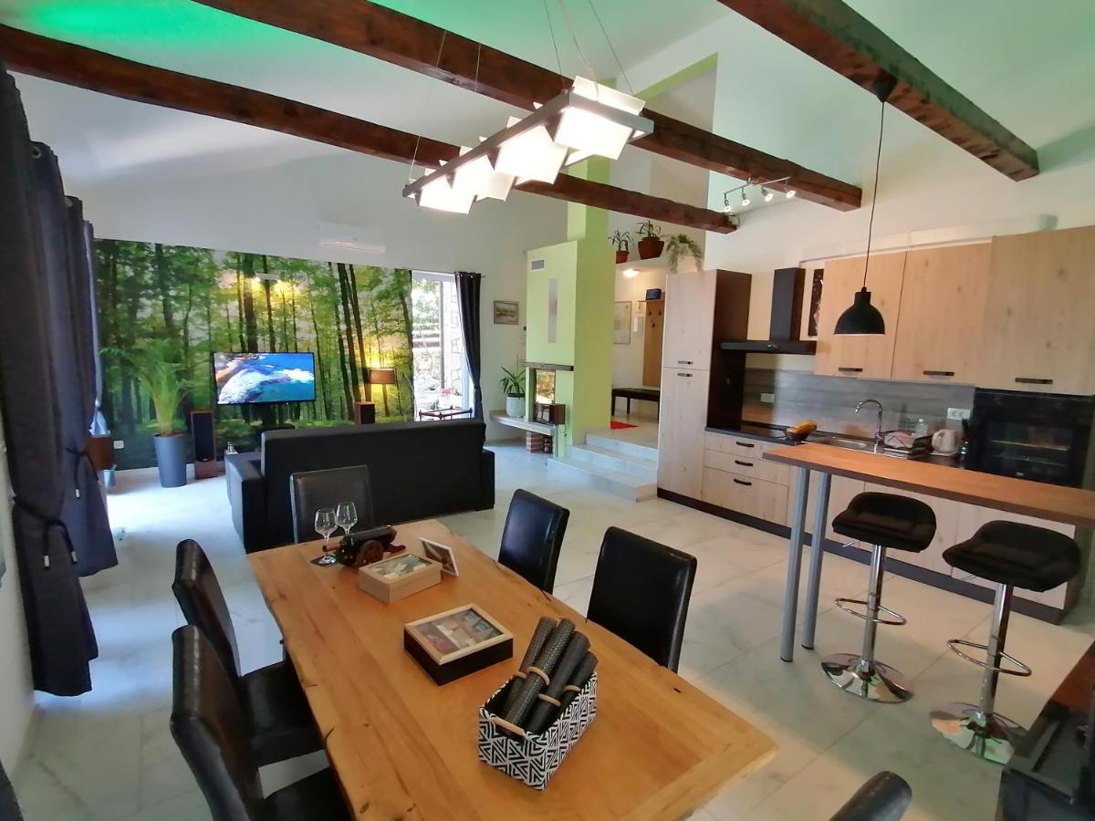 The Forest House Krk 2 Kras Luaran gambar