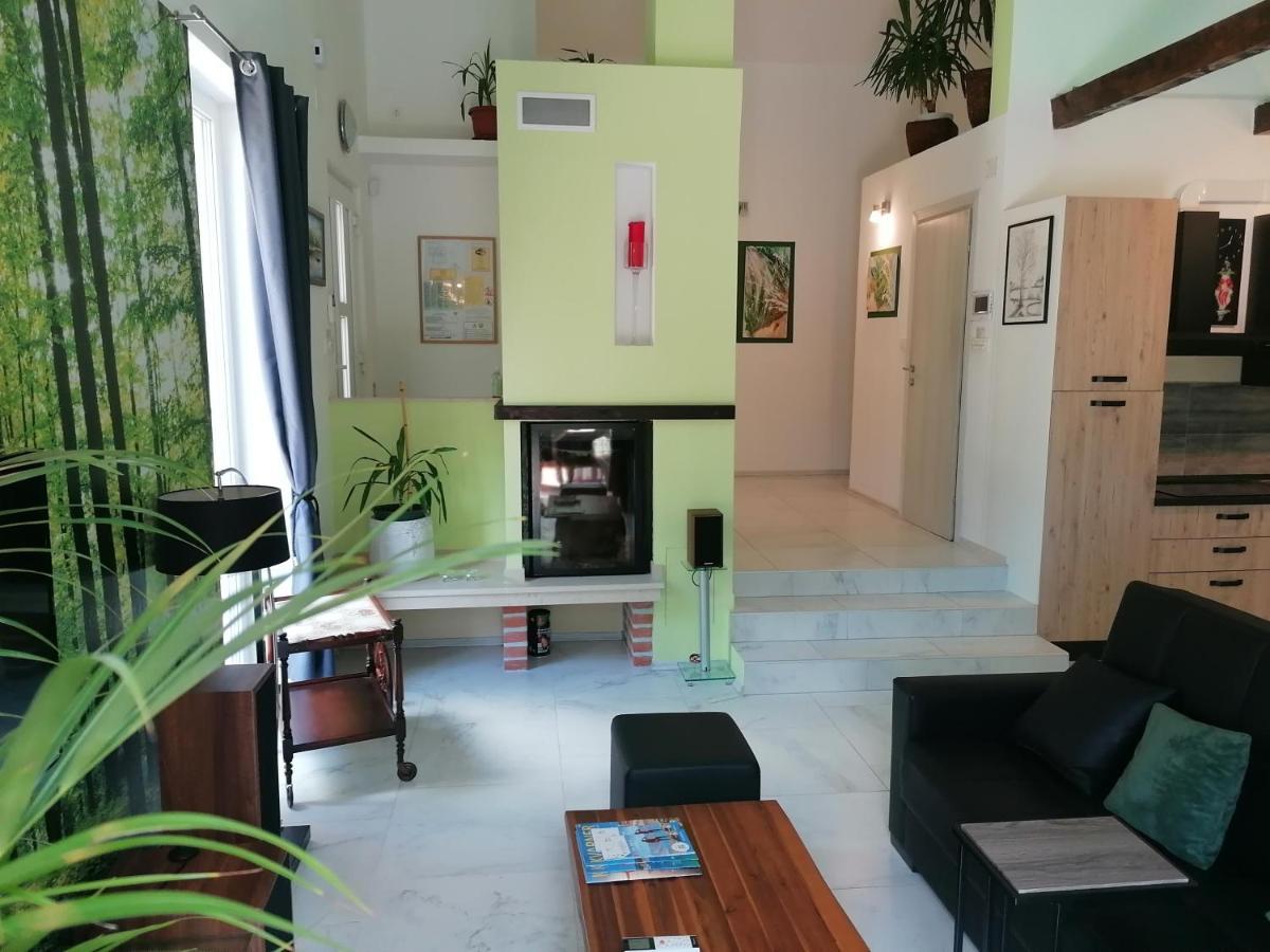 The Forest House Krk 2 Kras Luaran gambar