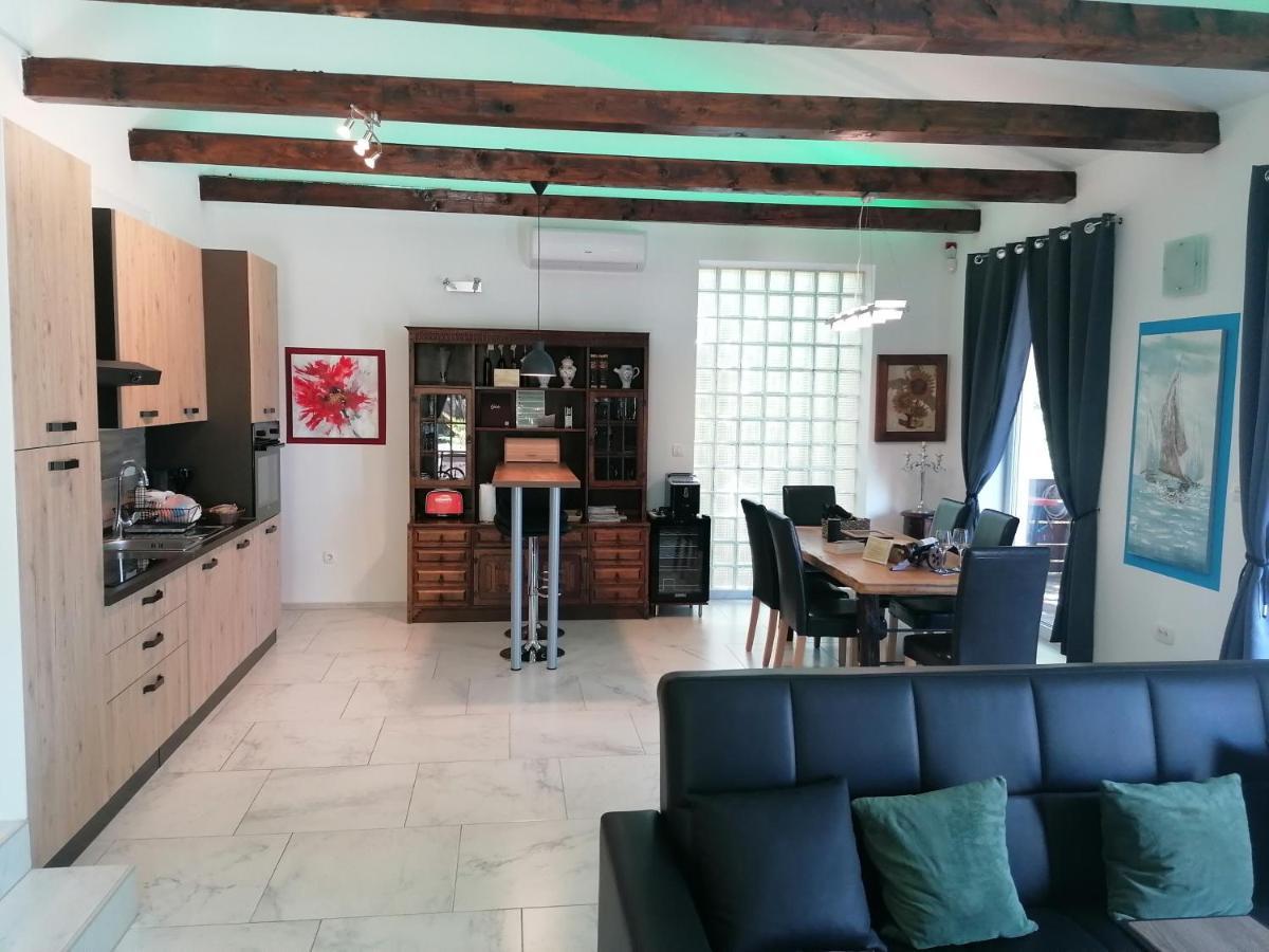 The Forest House Krk 2 Kras Luaran gambar