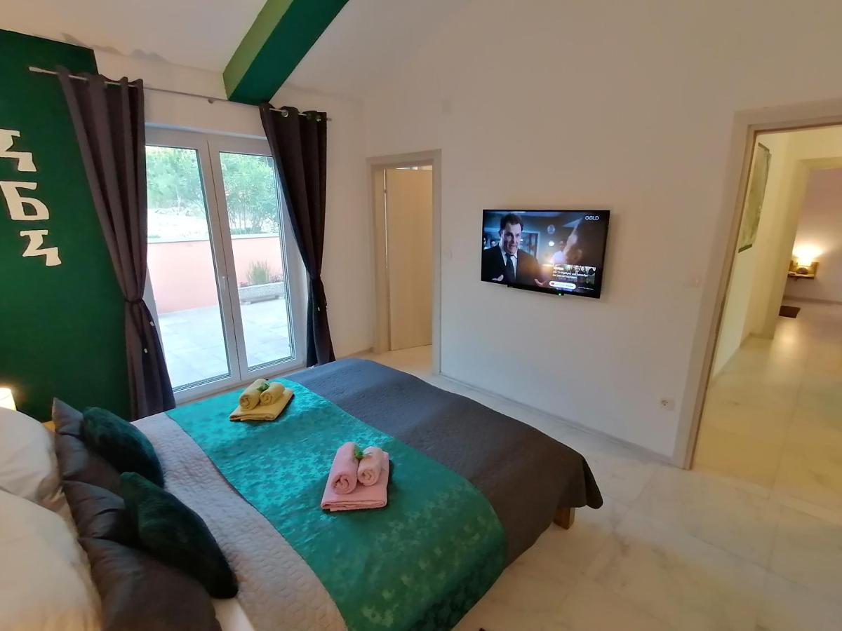 The Forest House Krk 2 Kras Luaran gambar