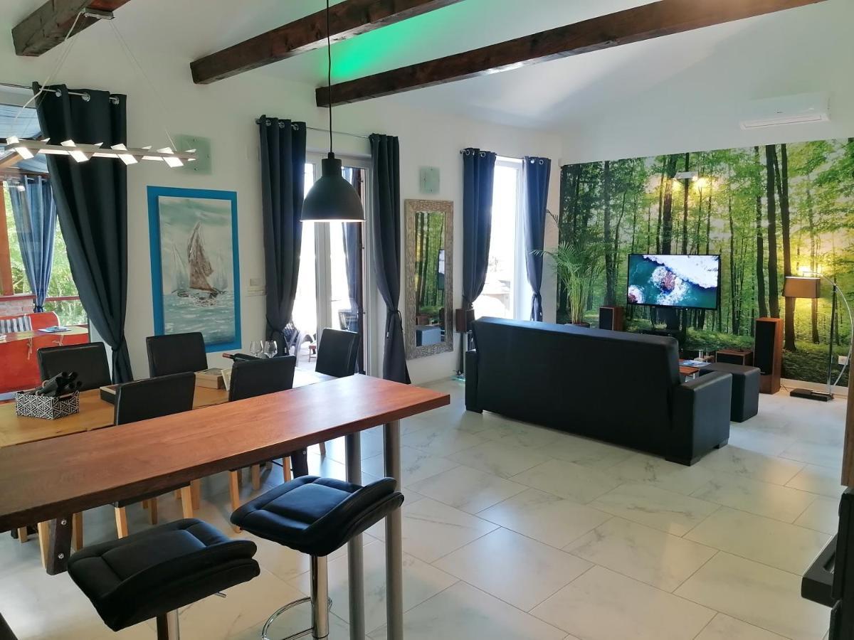 The Forest House Krk 2 Kras Luaran gambar