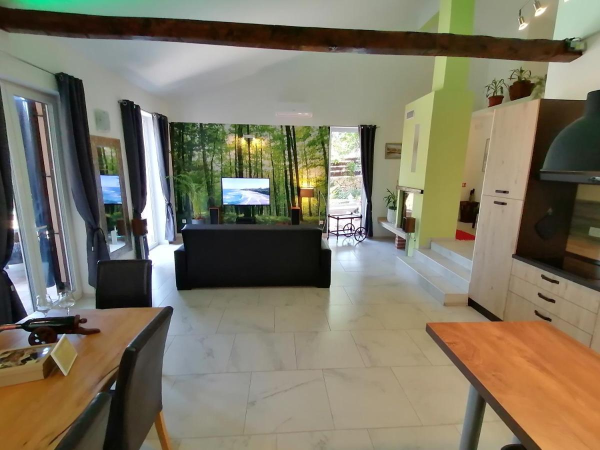 The Forest House Krk 2 Kras Luaran gambar